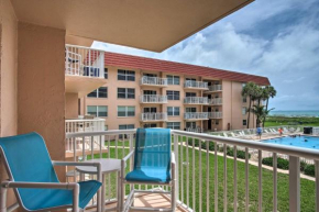 Sunny Cocoa Beach Condo with Balcony and Pool Access
